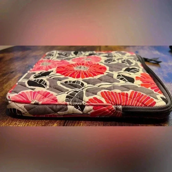 RETIRED: Vera Bradley | women’s Cheery Blossoms soft computer/device case. - Picture 4 of 12